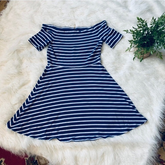 WHITE HOUSE BLACK MARKET Off the Shoulder Weekender Dress - Picture 4 of 12